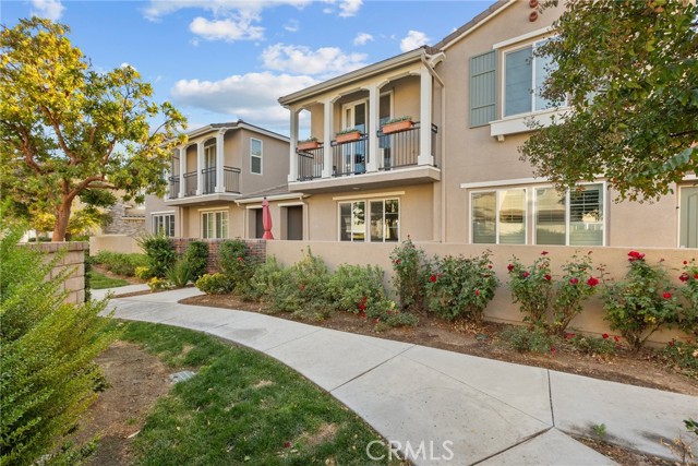 Detail Gallery Image 2 of 35 For 28724 Calle De La Paz Dr #233,  Valencia,  CA 91354 - 3 Beds | 3 Baths