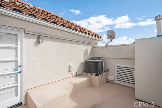 Detail Gallery Image 32 of 35 For 1733 Armacost Avenue #1,  Los Angeles,  CA 90025 - 3 Beds | 2/1 Baths