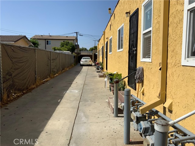Detail Gallery Image 6 of 6 For 323 W Ross Pl, Wilmington,  CA 90744 - – Beds | – Baths