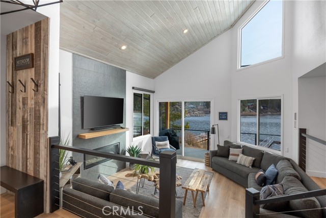 Detail Gallery Image 12 of 35 For 38994 Willow Landing, Big Bear Lake,  CA 92315 - 4 Beds | 3 Baths