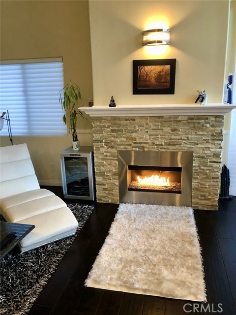 555 Esplanade, Redondo Beach CA: https://media.crmls.org/medias/2b7891d1-1a42-4fde-9b24-e8c7a3e747bb.jpg