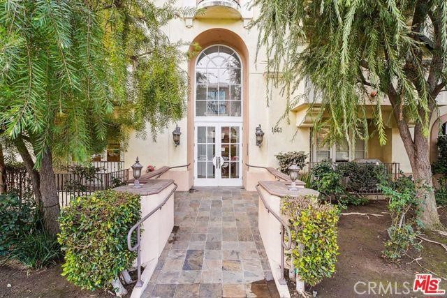 1861 Veteran Avenue #101