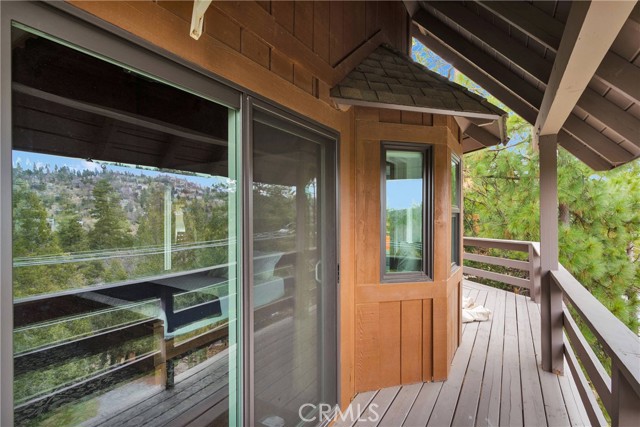 825 Grass Valley Road, Lake Arrowhead CA: https://media.crmls.org/medias/2b7ad2e7-204a-4266-ac0c-36fecdca4dac.jpg