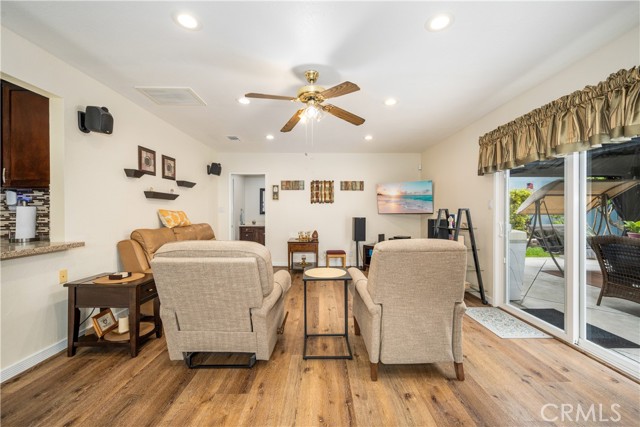 13622 Benfield Avenue, Norwalk CA: https://media.crmls.org/medias/2b7b2678-83f6-4b0b-8b50-ad41d3771851.jpg