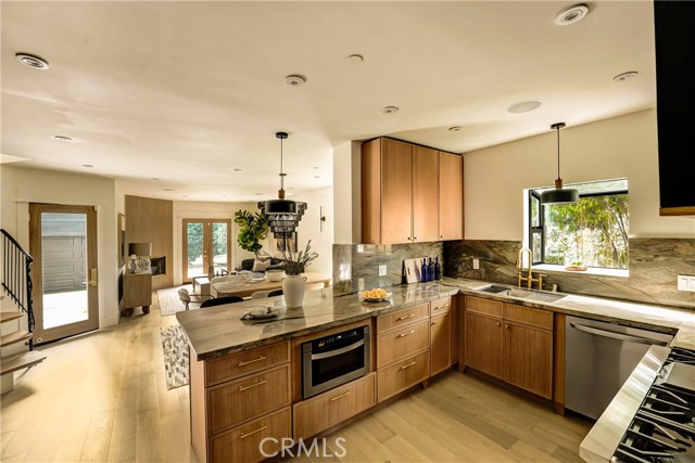 Detail Gallery Image 13 of 42 For 636 Bay, Santa Monica,  CA 90405 - 3 Beds | 3 Baths