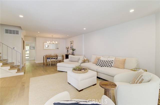Detail Gallery Image 4 of 27 For 4834 Balboa Ave #B,  Encino,  CA 91316 - 2 Beds | 2/1 Baths