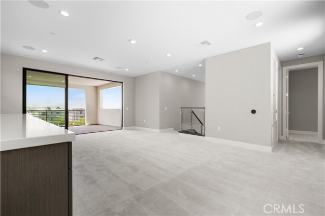 213 stage, Irvine CA: https://media.crmls.org/medias/2b7b951d-a6be-458c-8e2f-60f8ac0f3398.jpg