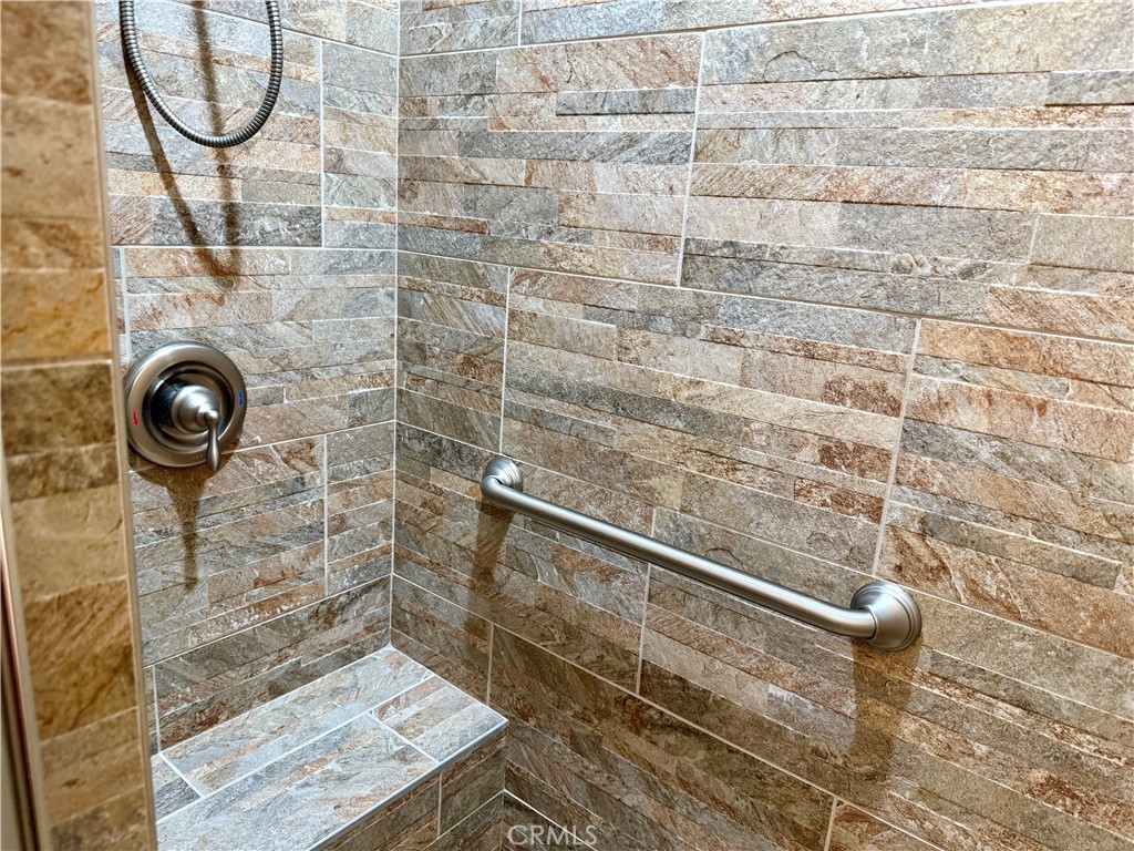 https://media.crmls.org/medias/2b7c46f1-6f88-4e63-b5ee-d81a98ed2ba0.jpg?preset=X-Large