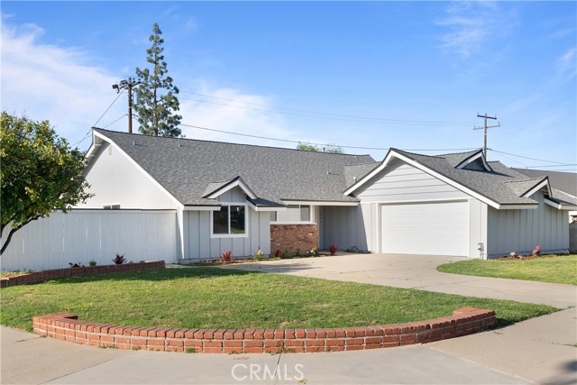 Detail Gallery Image 2 of 38 For 18471 Minuet Lane, Anaheim,  CA 92807 - 4 Beds | 2 Baths