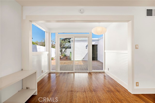 Detail Gallery Image 5 of 33 For 344 Prospect, Newport Beach,  CA 92663 - 3 Beds | 2 Baths