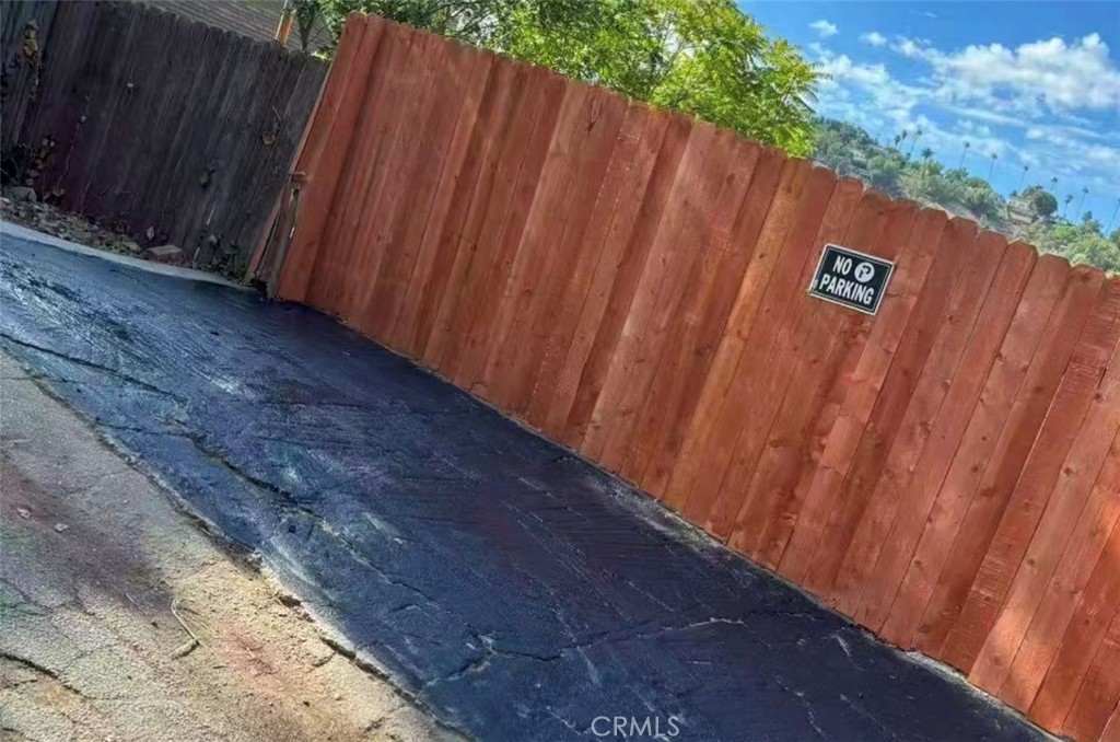 https://media.crmls.org/medias/2b7d5c5f-509a-4965-993a-748ddc8f4824.jpg?preset=X-Large