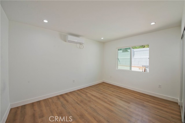 6962 Shoshone Avenue, Lake Balboa CA: https://media.crmls.org/medias/2b7dcb3d-a132-4701-8003-2833fdd9d10f.jpg