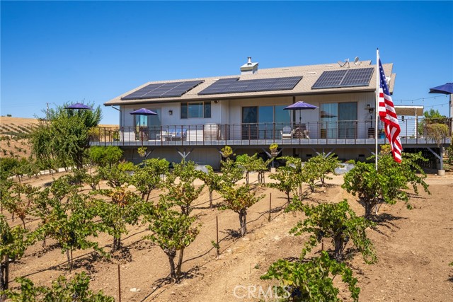 Detail Gallery Image 8 of 53 For 7110 Drake Rd, Paso Robles,  CA 93446 - 4 Beds | 4/1 Baths