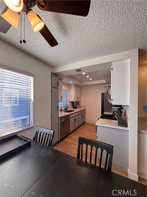 Detail Gallery Image 10 of 27 For 103 W Spring St a,  Long Beach,  CA 90806 - 1 Beds | 2 Baths