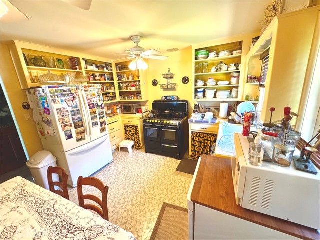 20282 Bayview Avenue, Newport Beach CA: https://media.crmls.org/medias/2b80f523-b6c7-43ce-9a56-ef0c5157b09e.jpg