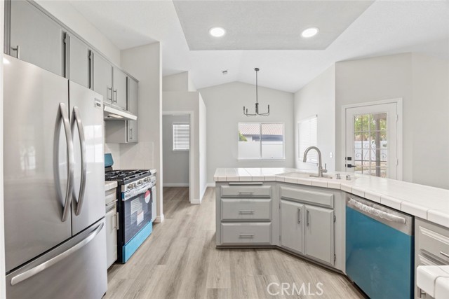 Detail Gallery Image 3 of 24 For 12431 Parkwood Pl, Victorville,  CA 92392 - 3 Beds | 2 Baths