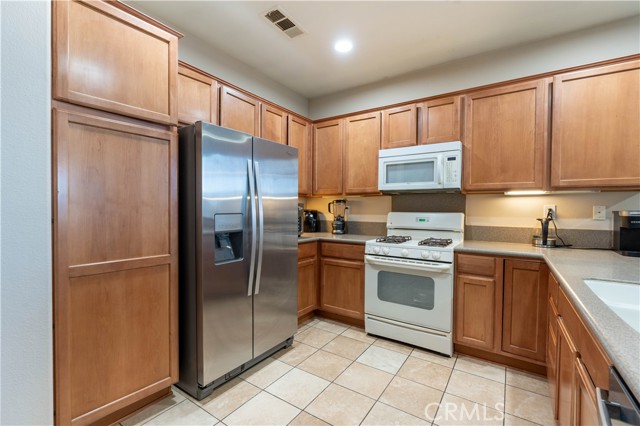 Detail Gallery Image 8 of 37 For 16796 Desert Lily St, Victorville,  CA 92394 - 3 Beds | 2 Baths