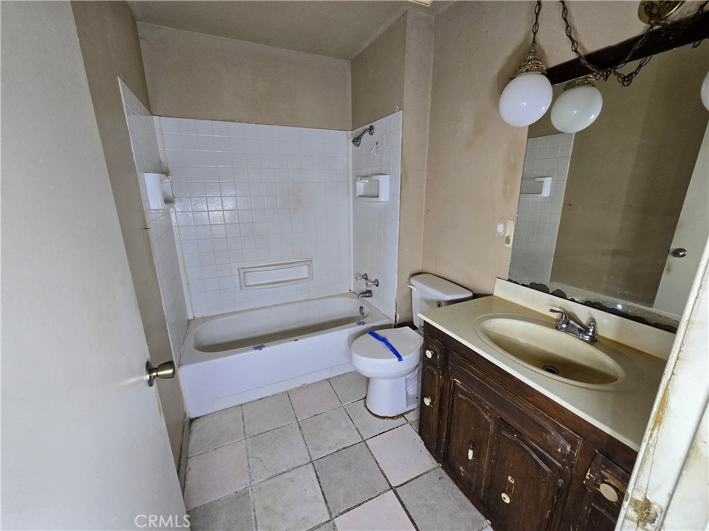 https://media.crmls.org/medias/2b82422a-8c1b-4ead-abd8-75e4faf6addb.jpg?preset=X-Large