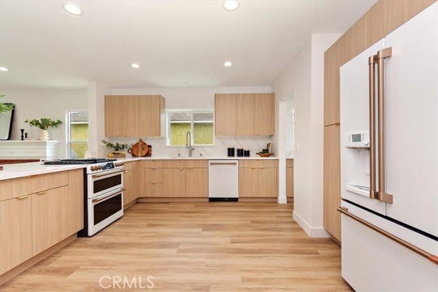 8021 West Boulevard, Inglewood CA: https://media.crmls.org/medias/2b8260e2-b655-43f7-bd0e-7a6f3748f82c.jpg