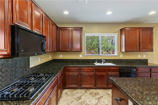 16183 Village Meadow Drive, Riverside CA: https://media.crmls.org/medias/2b83824e-d9c8-4f64-84a0-8bb6374a2ca8.jpg