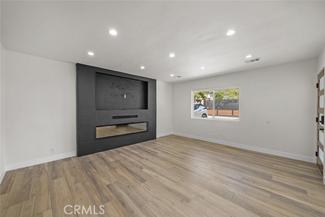 10341 Mcclemont Avenue, Tujunga CA: https://media.crmls.org/medias/2b83fbb9-3bb6-4ad3-8b03-f16265724610.jpg