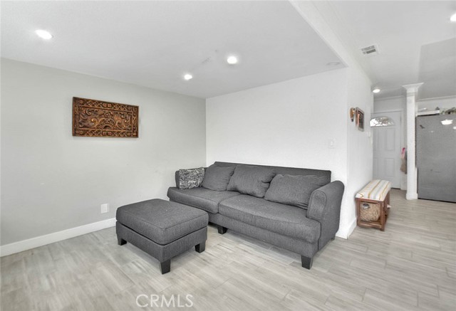 17401 Hood Court, Fountain Valley CA: https://media.crmls.org/medias/2b83fbfb-4b9d-4247-b1f7-f29b6f12db60.jpg