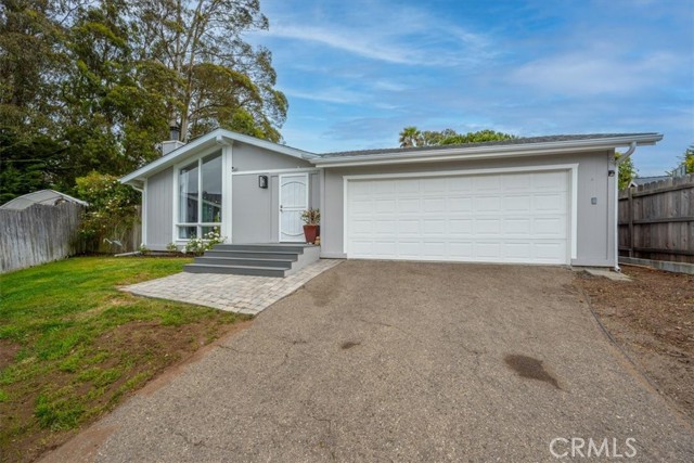 This home sits on a 7000 sq ft lot, and back ups to acreage to allow for a lot of privacy