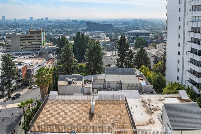 1230 Horn Avenue, West Hollywood CA: https://media.crmls.org/medias/2b858d81-3931-4047-85f4-67de8eea77f1.jpg