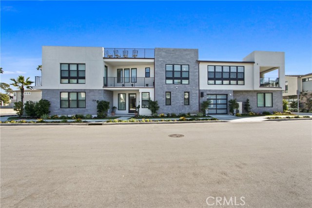 208 Ocean Place, Seal Beach CA: https://media.crmls.org/medias/2b859f9c-b785-483e-961d-7e384e8f323e.jpg