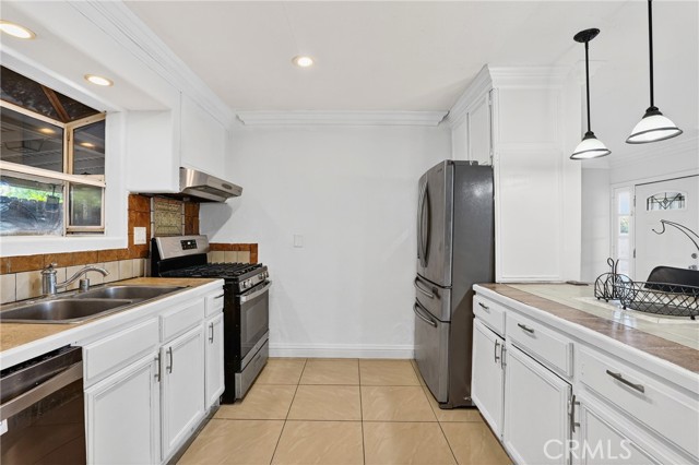 Detail Gallery Image 7 of 17 For 4209 Angelo St, Riverside,  CA 92507 - 4 Beds | 2 Baths