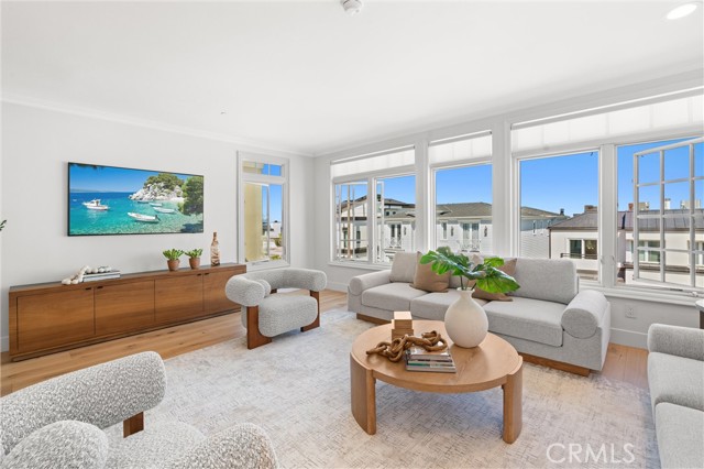 302 Carnation Avenue, Corona del Mar CA: https://media.crmls.org/medias/2b874d9d-910a-48e6-9d08-f9473d2f6504.jpg