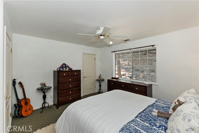 26746 Oakmont Drive, Lake Arrowhead CA: https://media.crmls.org/medias/2b87a636-19a3-4f89-aeb5-2ae87001591a.jpg