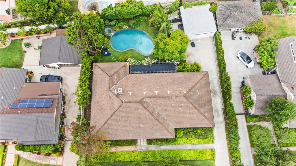 https://media.crmls.org/medias/2b87b5c1-a468-4de2-a8f0-edd685ab1fb3.jpg?preset=X-Large