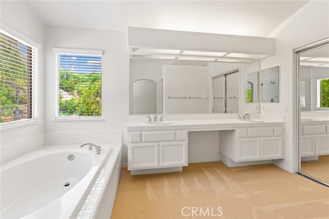 2311 Gillingham Circle, Thousand Oaks CA: https://media.crmls.org/medias/2b88c64a-b662-4362-b362-a4cf2d31c87b.jpg