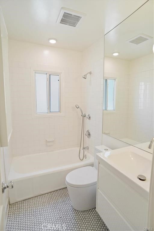 4130 West Toluca Lake Ave, Burbank CA: https://media.crmls.org/medias/2b891203-7462-4f86-8304-bf8076cafac9.jpg