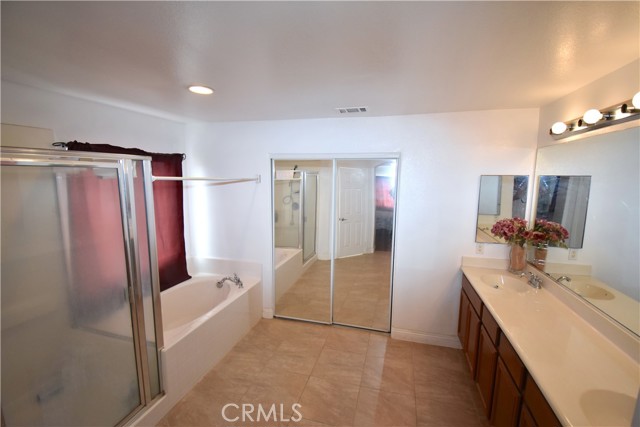 13647 Mesa Linda Avenue, Victorville CA: https://media.crmls.org/medias/2b8aad9e-52ee-4bd3-a4db-11e6699834f1.jpg