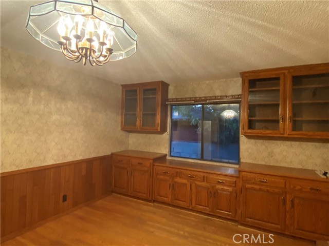 18219 Rayen Street, Northridge CA: https://media.crmls.org/medias/2b8ab938-43ad-4db0-b7c7-f8ed65ec6b41.jpg