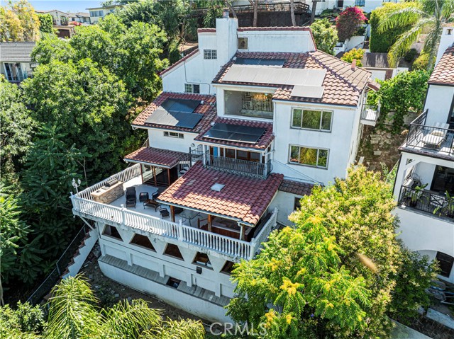 3916 Carnavon Way, Los Angeles CA: https://media.crmls.org/medias/2b8b2f93-79b2-4267-8095-f79efe6254e2.jpg