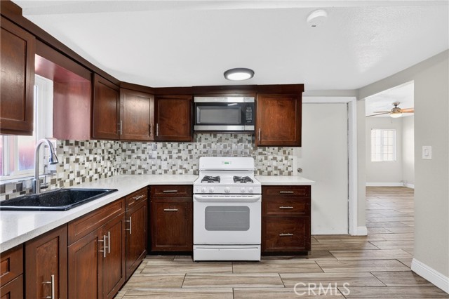 Detail Gallery Image 13 of 48 For 806 W Spruce St, Compton,  CA 90220 - 3 Beds | 1 Baths