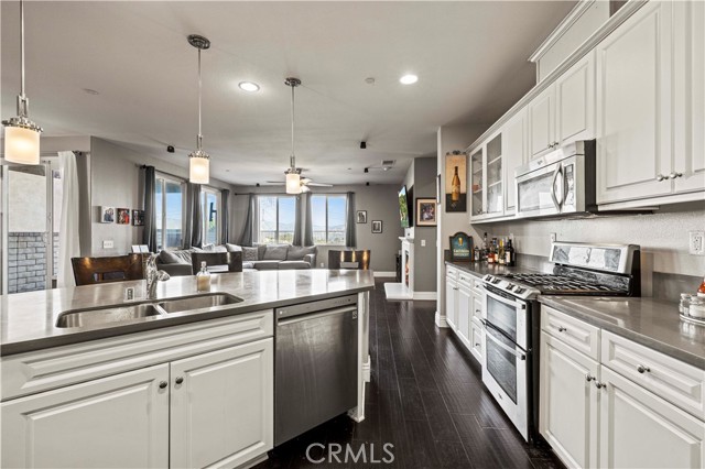 20556 Suzie Lane, Saugus CA: https://media.crmls.org/medias/2b8d21c1-1cd1-455c-a727-981235745464.jpg