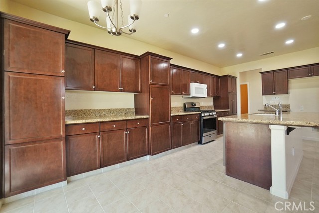 Detail Gallery Image 17 of 57 For 3000 Sunnyside Ct, Visalia,  CA 93292 - 3 Beds | 2 Baths