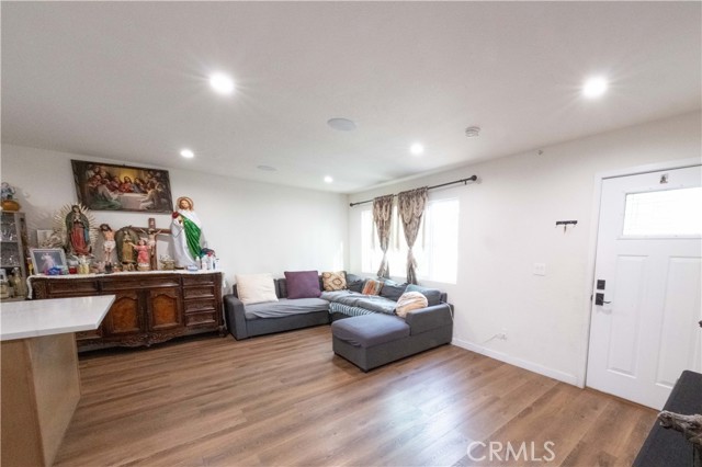 Detail Gallery Image 17 of 47 For 15719 Romar St, North Hills,  CA 91343 - 3 Beds | 2 Baths