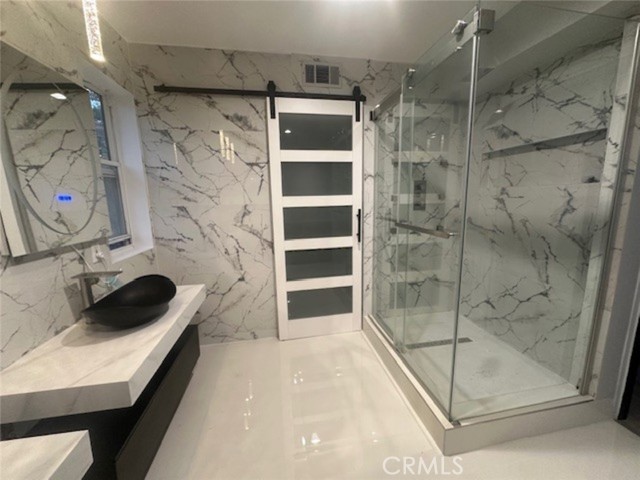 Detail Gallery Image 7 of 42 For 5128 Llano, Woodland Hills,  CA 91364 - 3 Beds | 3 Baths