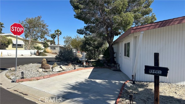 69481 Midpark Drive, Desert Hot Springs CA: https://media.crmls.org/medias/2b8efa5d-560f-471d-9678-8c7e213d1407.jpg