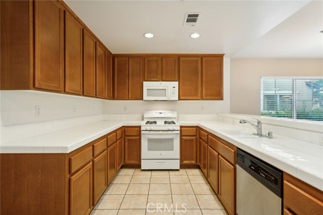 Detail Gallery Image 12 of 42 For 25888 Iris Ave #B,  Moreno Valley,  CA 92551 - 2 Beds | 2/1 Baths