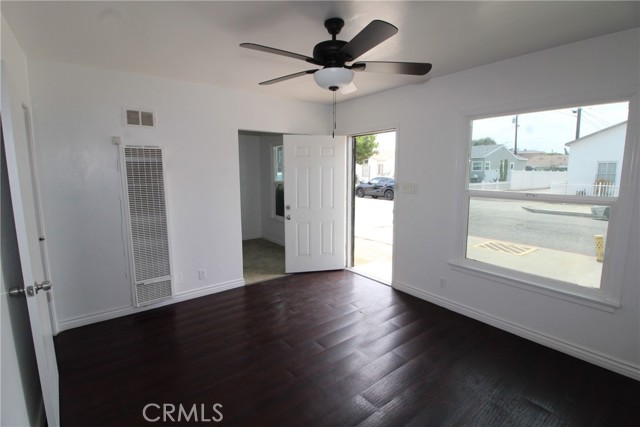 Detail Gallery Image 2 of 12 For 4954 Tweedy Bld #F,  South Gate,  CA 90280 - 2 Beds | 2 Baths