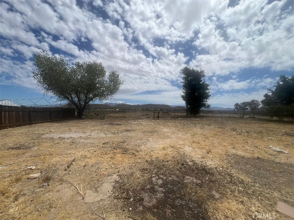 https://media.crmls.org/medias/2b901d01-37bc-42ba-97be-22fabdfea3a5.jpg?preset=X-Large