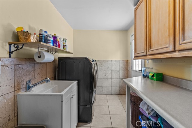 610 S Bel Aire Drive, Burbank CA: https://media.crmls.org/medias/2b909aa7-7adc-413f-bcfa-4e69cc2a3d12.jpg