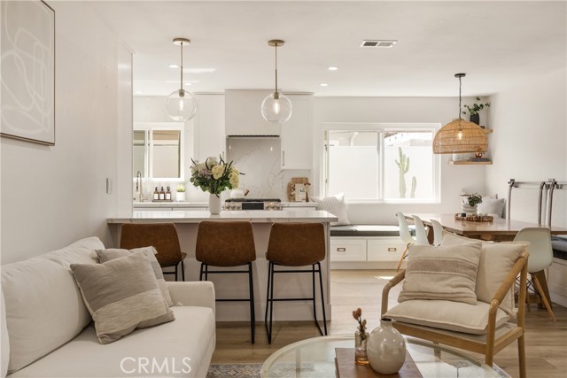 7661 Ontario Drive, Huntington Beach CA: https://media.crmls.org/medias/2b90a16c-e742-4140-adc8-ffa64941b244.jpg