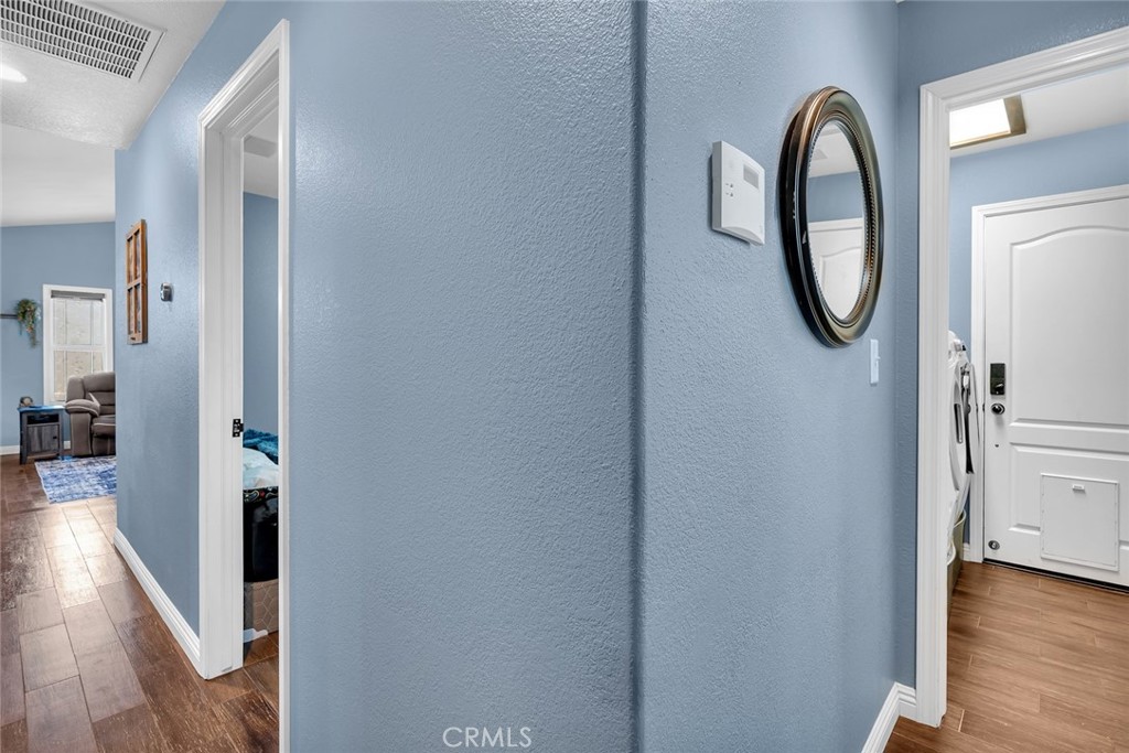 https://media.crmls.org/medias/2b91aaf3-c147-4d43-966b-5c43700892b8.jpg?preset=X-Large